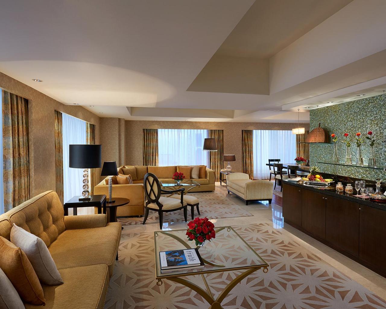 Cinnamon Grand Κολόμπο Εξωτερικό φωτογραφία A suite at the Taj Mahal Palace, Mumbai